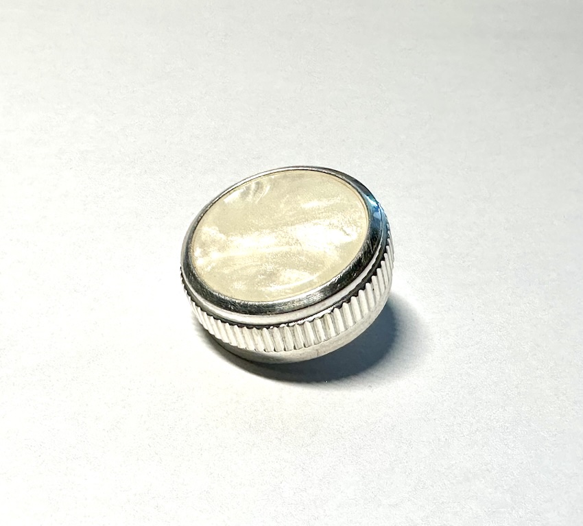 Finger button - silver plated  - with mother of pearl inlay, for Sovereign euphs (1)